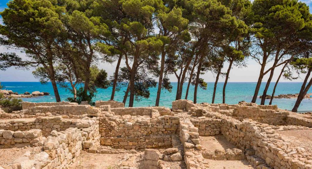 Foto de las vistas de ruinas y mar en Sant Martí de Empúries